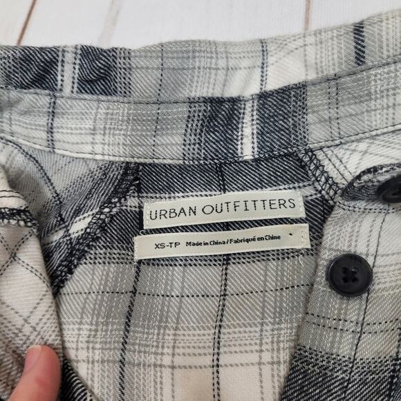 Urban Outfitters UO Brendan oversized boyfriend button down shirt plaid - Picture 6 of 9